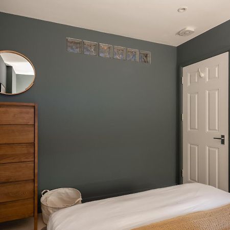 The Heart Of Shepherds Bush - Modern 2Bdr Apartment With Garden London Bagian luar foto